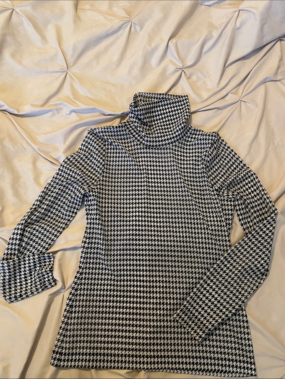 White House Black Market Houndstooth Long Sleeve